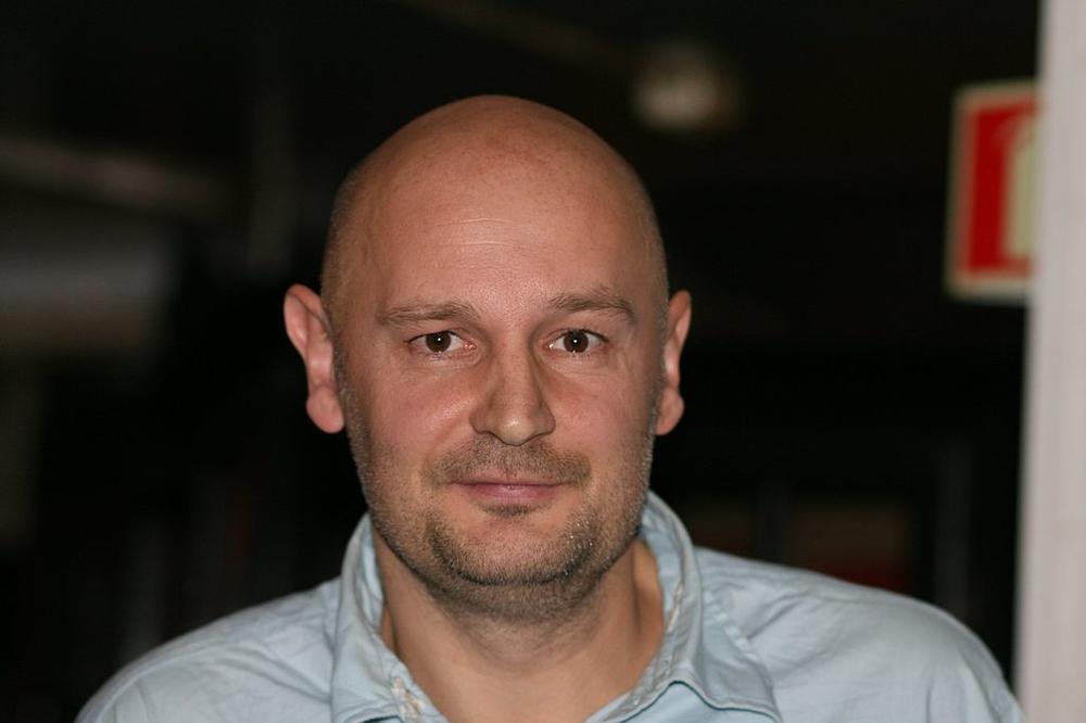 ERLEND LU: GLUPIRAMO SE SA PRIRODOM