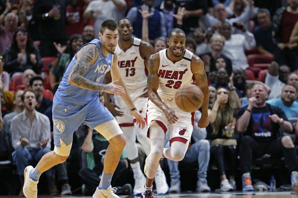 LEGENDA! Andre Iguodala upisao 1000. trojku u NBA ligi!