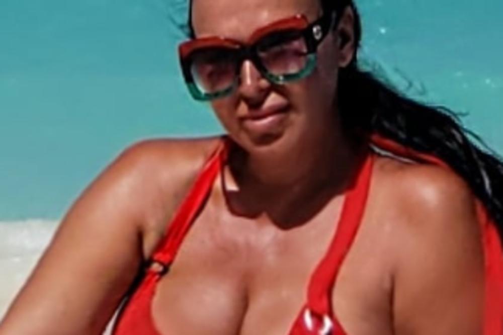 MILETOVA ŽENA SE SKINULA SA 60, SVE NA NJOJ SAMO ŠTO NE ISKIPI! Toliko se ugojila, grudi hoće da eksplodiraju