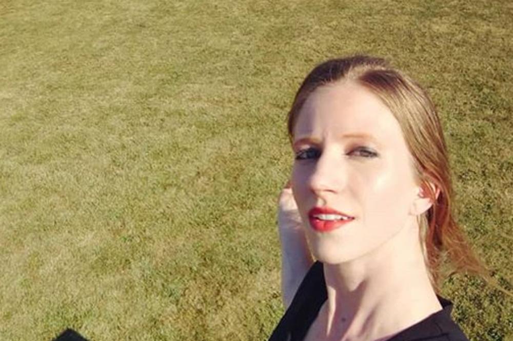 IMA 193 CM I VOLI NIŽE MOMKE: Zapanjićete se kad čujete ŠTA oni poručuju DA BI VOLELI DA JOJ RADE!