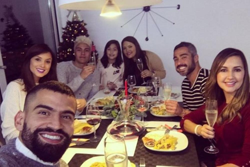 PROCURIO SNIMAK ORGIJA SLAVNOG FUDBALERA: Doveo je nekoliko devojaka - snimio je sve što rade! Gnusne scene...