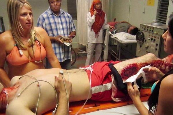 DOKTORKA KOJA LEČI PACIJENTE U BIKINIJU ZAPALILA JE PLANETU! Odlična je u svom POSLU i ima moćnu PORUKU za SVE!