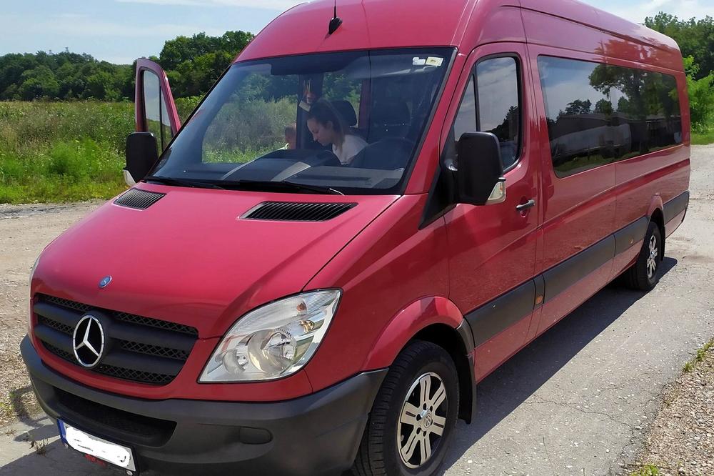 CARINICI U VRČINU ZAUSTAVILI  KOMBI, UNUTRA ROBA KOJOJ SE JOŠ NE ZNA VREDNOST! A mislili su da će da se provuku...