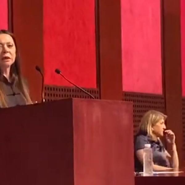 JEDVA STOJI, DRŽE JE DA NE PADNE: Ksenija Vučić na komemoraciji Isidore Bjelice održala nikad potresniji govor!