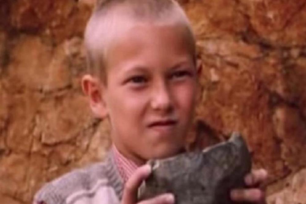 SEĆATE LI SE DEČAKA IZ FILMA LEPA SELA LEPO GORE? Ovako danas izgleda, a poznato je i čime se bavi (FOTO)