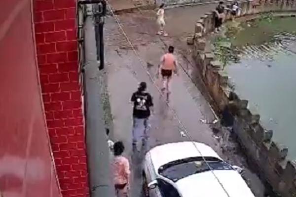 Devojčice se igrale oko jezera, a onda je počela borba za život!  SIMAK GLEDAJTE NA SVOJU ODGOVORNOST