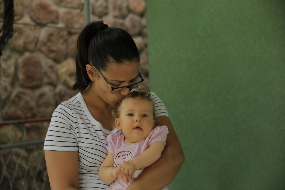 FALI JOŠ 15 HILJADA DOLARA I AVION KAKO BI LANA OTIŠLA DA PRIMI NAJSKUPLJI LEK NA SVETU: Pomozimo -DA ŽIVOT POBEDI!