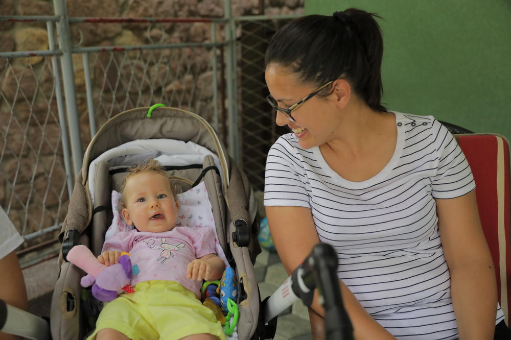 MALA LANA STIGLA U AMERIKU Mama devojčice poslala emotivnu poruku: Plakala sam od sreće