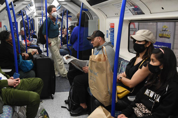 SJAJNE VESTI: Vakcinacija počinje za BOŽIĆ, a poznato je i kada bi ŽIVOT trebalo da se NORMALIZUJE