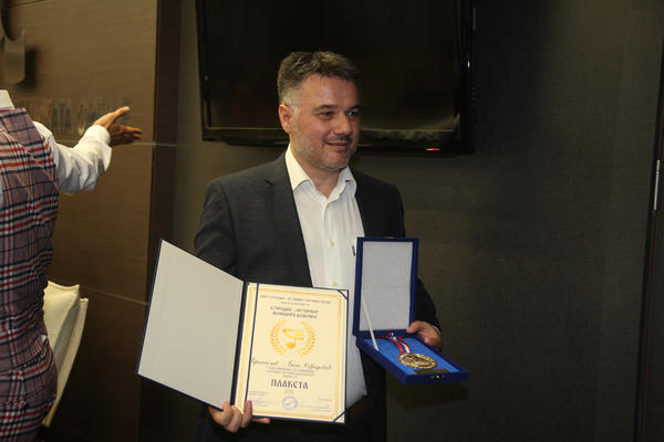 ŽIVOTNA PRIČA BANETA OBRADOVIĆA: Estradni menadžer 3 puta umro - u VOJSCI, kanjonu MORAČE i od KORONE!