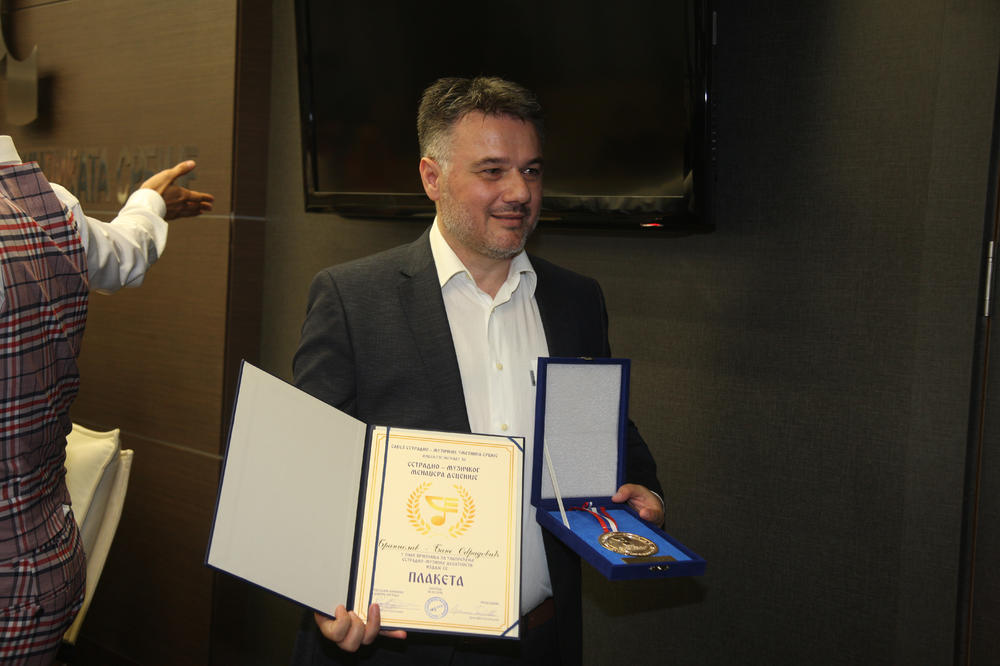 ŽIVOTNA PRIČA BANETA OBRADOVIĆA: Estradni menadžer 3 puta umro - u VOJSCI, kanjonu MORAČE i od KORONE!