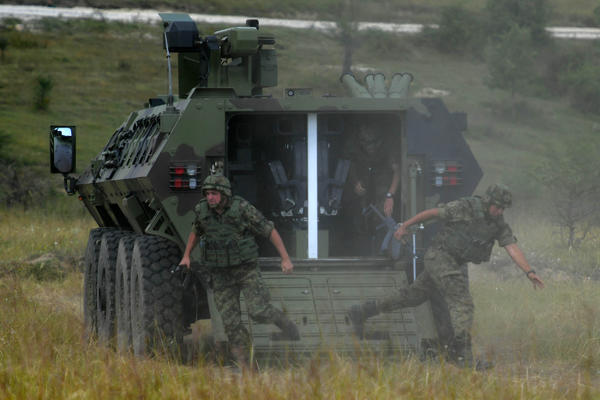 SRBIJA JE DOBILA MOĆNO NAORUŽANJE! Lazar 3 je vozilo kojem se okolina divi, evo šta sve može ova ZVER! (FOTO)