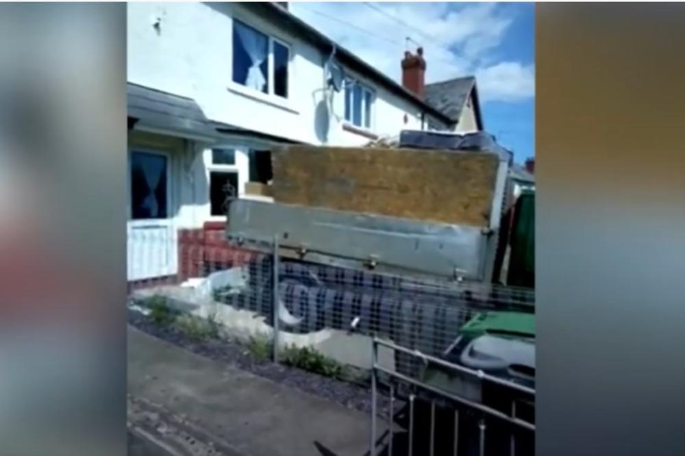 Odneli su stari nameštaj i đubre iz kuće, ali vlasnica nije platila! Usledila je BRUTALNA OSVETA (VIDEO)