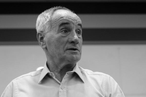 Delije pre meča ušle na Sever i okačile parolu za legendu: Ovo je njihov poslednji pozdrav od Vladice Popovića!