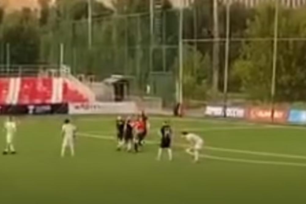 BIVŠI KAPITEN RUSIJE BRUTALNO PRETUKAO SUDIJU: Nezapamćeni incident nasred terena! (VIDEO)