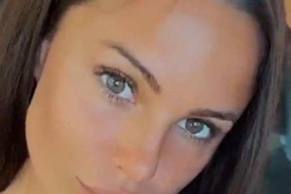 SESTRA BOGDANE RODIĆ, A DEVOJKA MIRKA ŠIJANA,  OPERISALA USNE! Sada je još lepša, napućila se u to ime (FOTO)