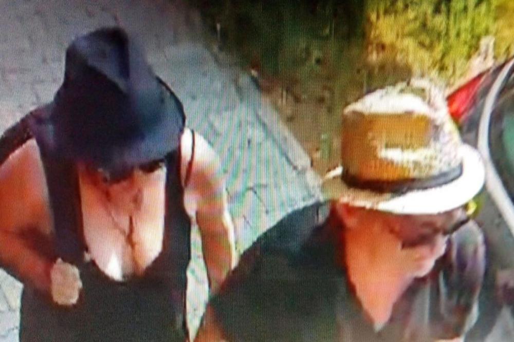 SRPSKA POLICIJA TRAŽI ŽENU SA OGROMNIM GRUDIMA! A pored nje je i ovaj ČIČA! (FOTO)