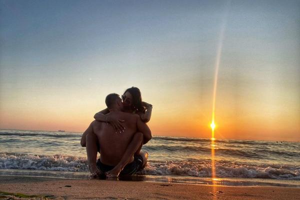 ZADRUGARKA POKAZALA ŠTA RADI SA DEČKOM U PRIRODI: Vidi se da baš UŽIVAJU (FOTO)