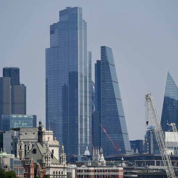 KORONA PARALISALA VELIKU BRITANIJU: Više od milion dece u karantinu