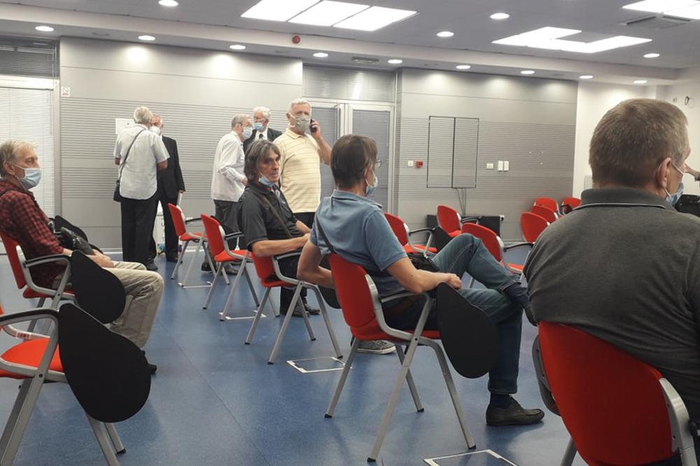 LEGENDA PARTIZANA DOŠLA NA POSLEDNJI ISPRAĆAJ ZVEZDINOG MAJSTORA: U ovakvim trenucima boje nisu važne!