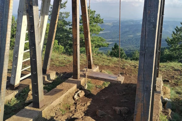 NOVOSAĐANKA NA DIVČIBARIMA IPAK NIJE ISPALA IZ ŽIČARE: Izgleda da je ipak samo PALA SA LJULJAŠKE