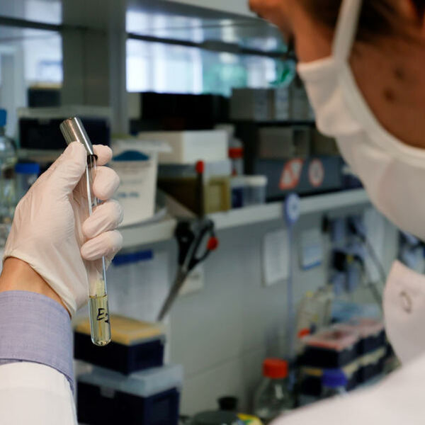 TOTALNI FIJASKO VAKCINACIJE U EU: Naručeno 2 milijarde doza, usledio veliki problem!