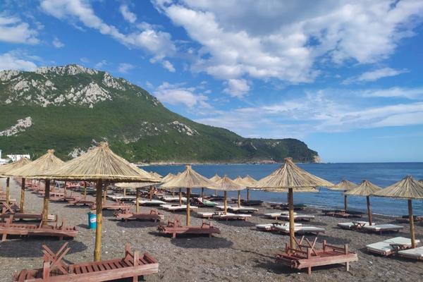 ONI SU TOTALNO PUKLI! Crnogorci kažnjavaju turiste, idu redom i nemilosrdno istresaju ljudima pare iz džepova!
