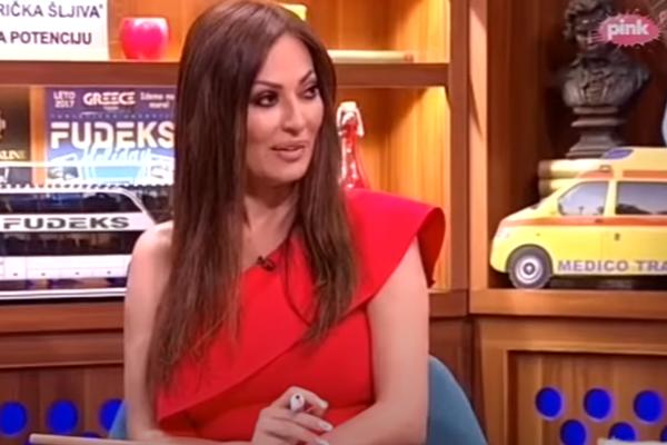 CECA SPUSTILA VODITELJA ZBOG PITANJA KOJE JOJ JE POSTAVIO U EMISIJI! Kakva gospođa, svi joj aplaudiraju!