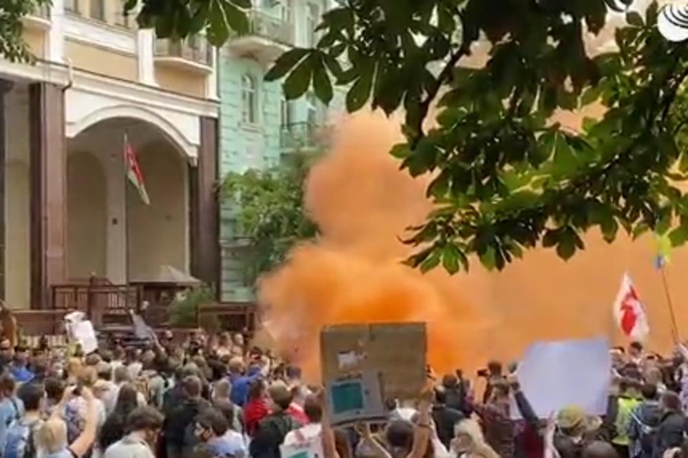 KIJEV GORI, U MOSKVI MASOVNO HAPŠENJE, ALI TO NIJE ONO NAJGORE! Beloruska ambasada pod totalnom opsadom