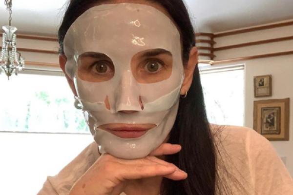 PLODOVA VODA OVCE I URIN SU NAJMANJE GADNI OD SVEGA ŠTO MAŽU NA LICE! Moramo vam otkriti tretmane poznatih lepotica