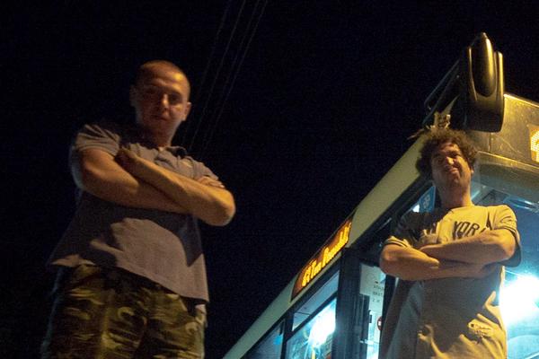 AJS NIGRUTIN I JANKARA OBJAVILI SU NOVU PESMU I SPOT: KOTEŠKI BLUZ