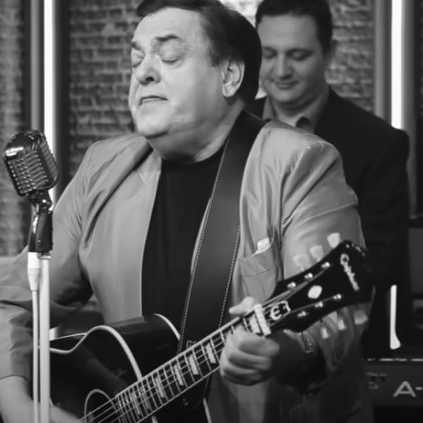 LEGENDA JUGOSLOVENSKE MUZIKE U ŽIVOTNOJ OPASNOSTI: Milioni su OBOŽAVALI njegove pesme! (VIDEO)
