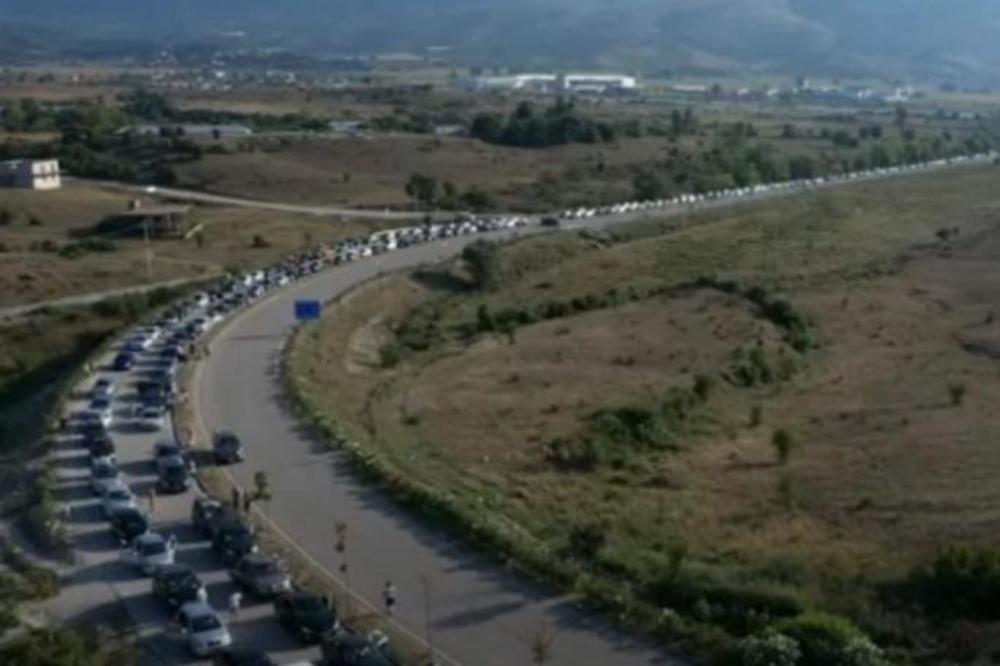 ŠTA SE OVO DEŠAVA NA GRČKOJ GRANICI? 4.000 automobila stoji u koloni od 20 kilometara, čekaju i po 3 dana (VIDEO)