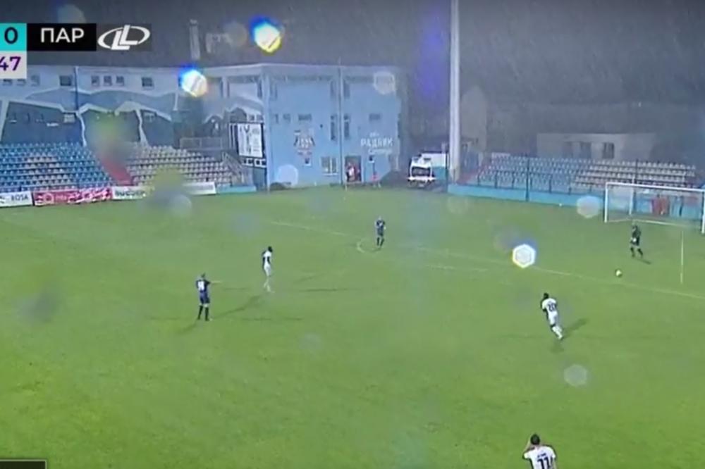 APOKALIPSA U SURDULICI PREKINULA ČAK I TV PRENOS: Jezivo nevreme tokom utakmice Radnik - Partizan!