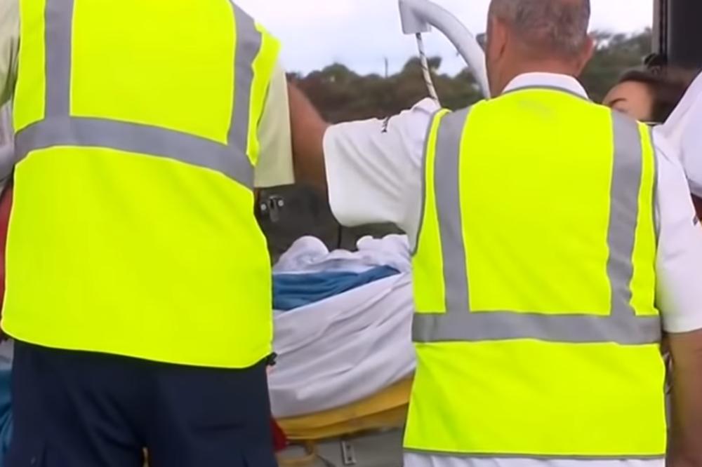 GLEDAJTE NA SVOJU ODGOVORNOST! Ženu mu zgrabila velika bela ajkula a onda je počeo da je spasava! (VIDEO)