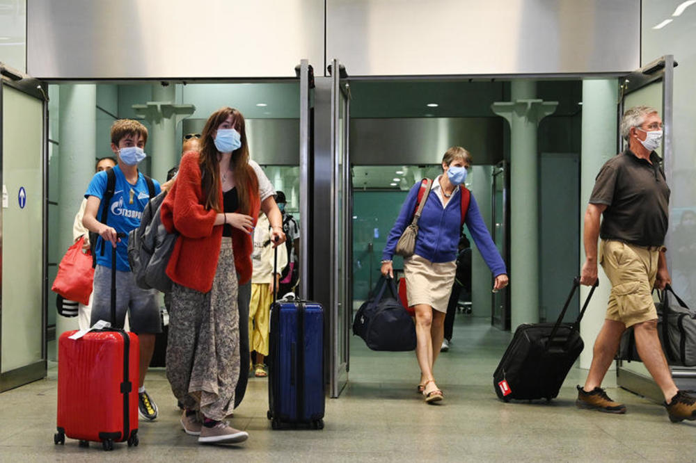 NOVI PLANOVI U BRITANIJI: Oni koji uđu u zemlju možda će morati da plate 2.800 EVRA ZA KARANTIN!