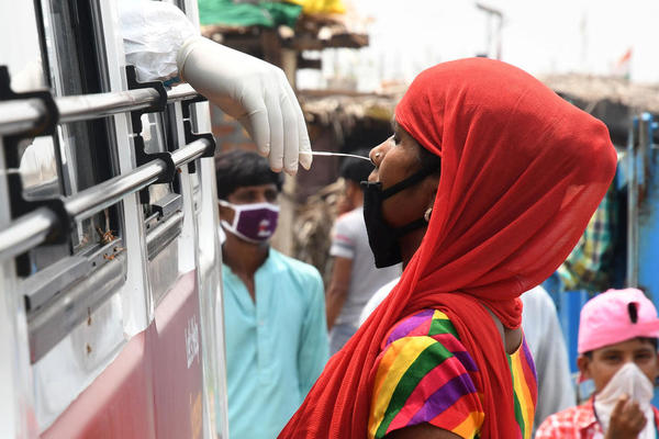 DANAS JE OSVANUO DAN KOJI JE NACIJU ZAVIO U CRNO: Jeziv REKORD - 350.000 zaraženih u jednom danu!