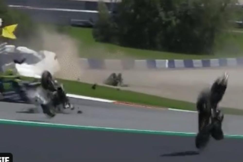 STRAVIČAN SUDAR, MOTORI LETELI U VAZDUH: Pravo je čudo kako nema mrtvih - užasne scene na trci u Austriji!