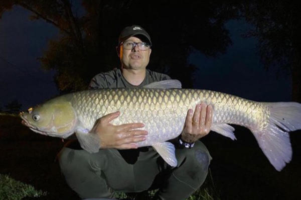 VUČEVIĆ NA JEZERU NA SEVERU BAČKE! Najbolji ribolovac među političarima: Upecao amura od 15 kg, onda je uradio ovo!