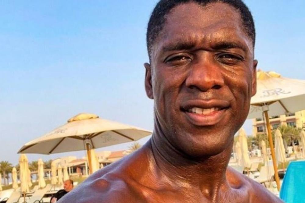 SEDORFU BAŠ PRIJA PENZIJA: Ulazi u 6. deceniju života, a OVAKO IZGLEDA! Trbušnjake nije moguće ni izbrojati...