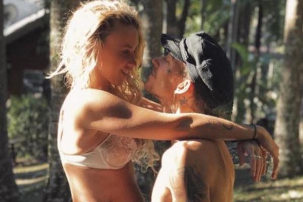 ONO ŠTO MUŽ I JA RADIMO PRED DETETOM JE POTPUNO PRIRODNO! Ova mlada majka je razbesnela svet!