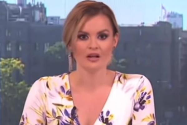 ONA JE ZAMENILA JOVANU JOKSIMOVIĆ U JUTARNJEM PROGRAMU: Svi gledaju u njene NOGE, komentari samo pljušte!