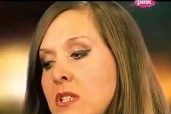 DOBIJALA JE BATINE U TRUDNOĆI, ZATIM JE MUŽ MALTRETIRAO NJU I DETE! Glumica sa ćerkom završila u SIGURNOJ KUĆI!