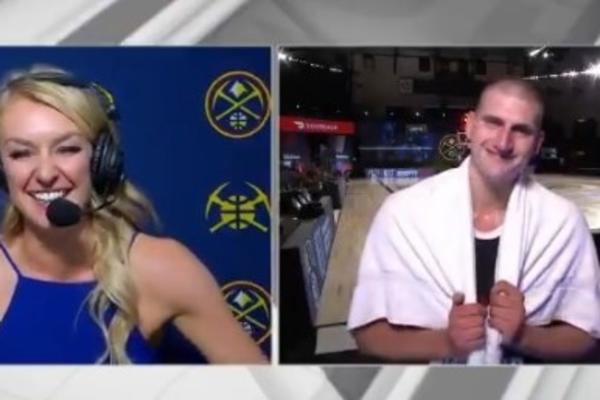 ĆELAVI JOKIĆ NASMEJAO VODITELJKU: Možda vi drugačije vidite! Prva utakmica posle šišanja mi je uvek loša!