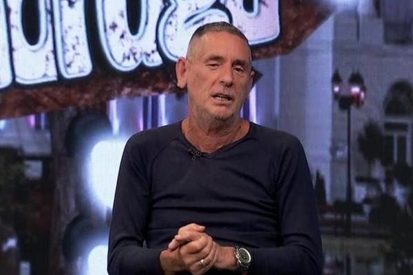 NEKI GA MRZE, DRUGI GA ZOVU "SLEPI MIĆA"! ISPLIVALE NJEGOVE NEVIĐENE FOTOGRAFIJE: Nikada ne biste rekli da je on!