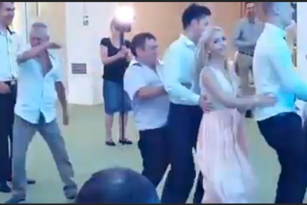 OVAJ ČIČA JE RASTURIO CELU SVADBU! Samo je jedno po jedno odustajalo zbog njegovog PNEUMATSKOG ČEKIĆANJA! (VIDEO)