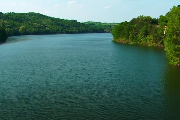 MISTERIJA JEZERA ĆELIJE UTERUJE STRAH U KOSTI: Koje tajne krije jezero u obliku ZMAJA?