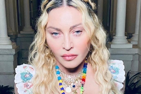 NE MOŽE OD BABE DEVOJKA ILI IPAK MOŽE? Madona izgleda 30 GODINA MLAĐE na novim fotografijama: Napravila POMETNJU!