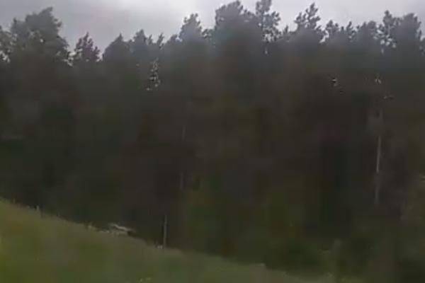 STRAŠNA OLUJA HARA SRBIJOM, OVO SU ZABELEŽENI SNIMCI: Vetar nosi sve pred sobom, ljudi beže sa ulica! (VIDEO)