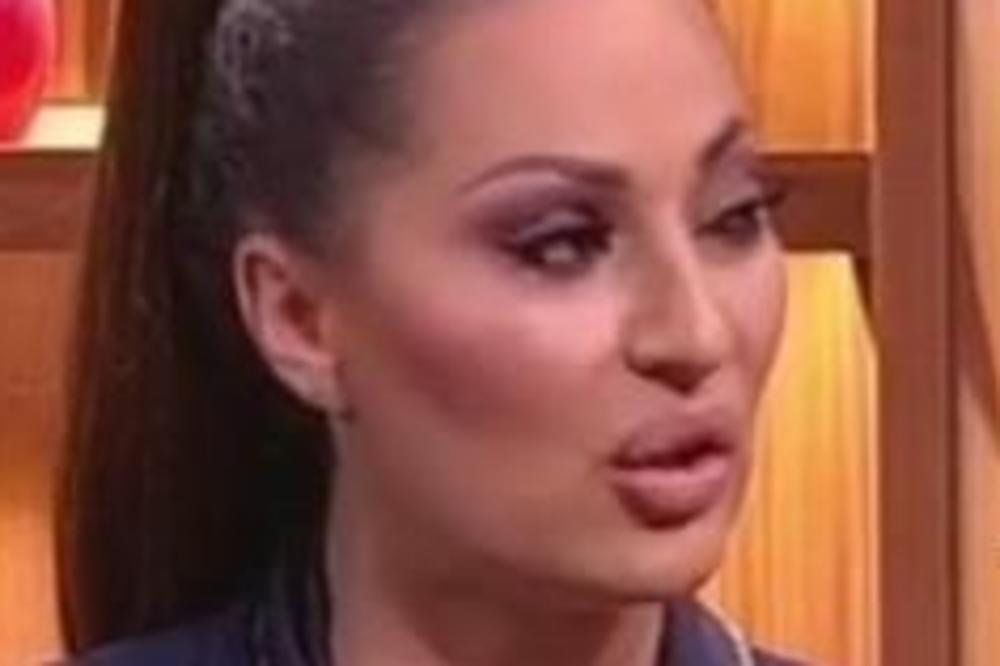 VELJKO KRIŠOM SNIMAO MAJKU, CECA ZA OVO NIJE ZNALA I ZAR SIN TAKO DA JE NASAMARI? Procurilo iz doma Ražnatovića, ju